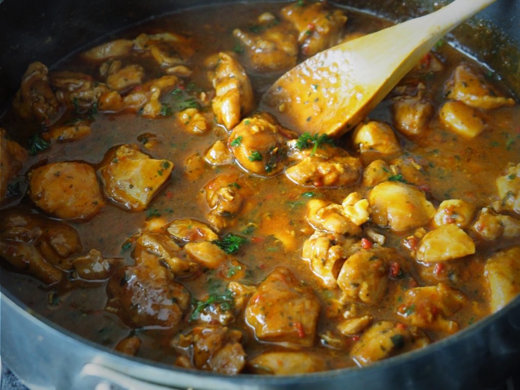 Kruidige kip in kokosmelk