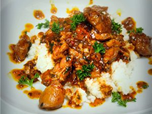 kruidige kip in kokosmelk met rijst