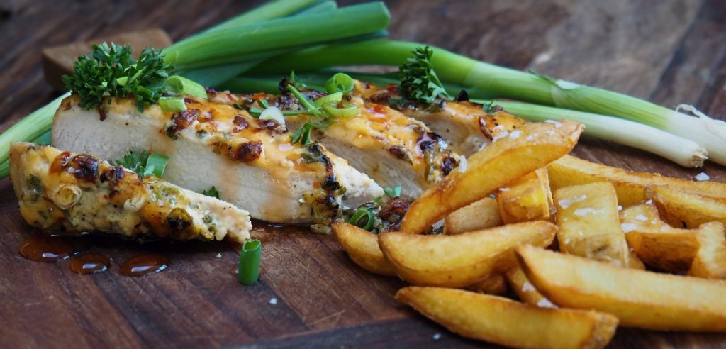 Ovenschotel kip met chilisaus