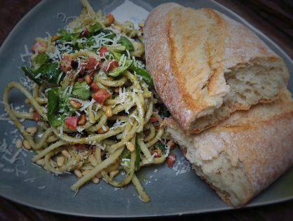 pasta met avocado pesto: romig en pittig