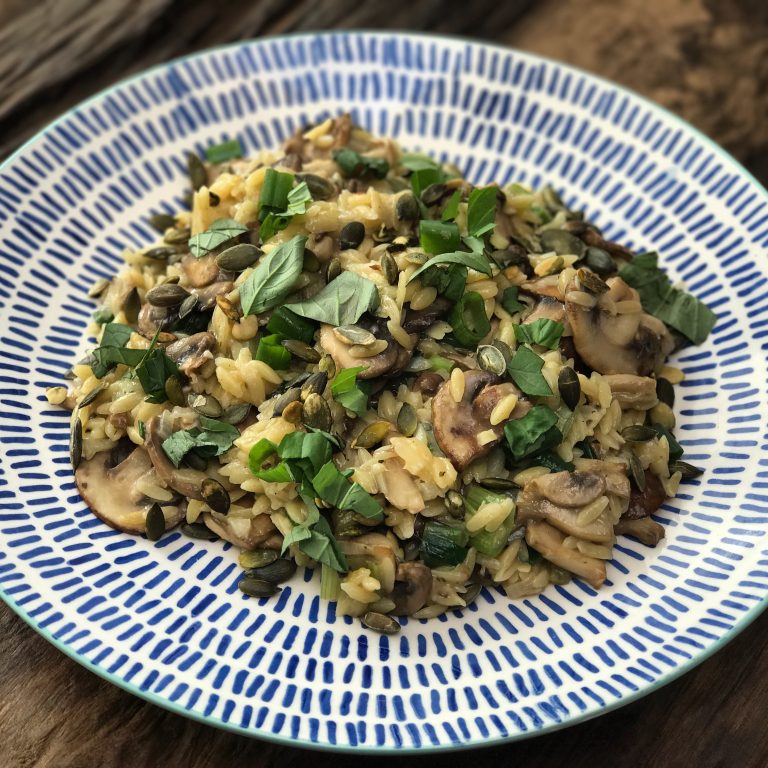 Vegetarisch recept: Orzo risotto met paddenstoelen