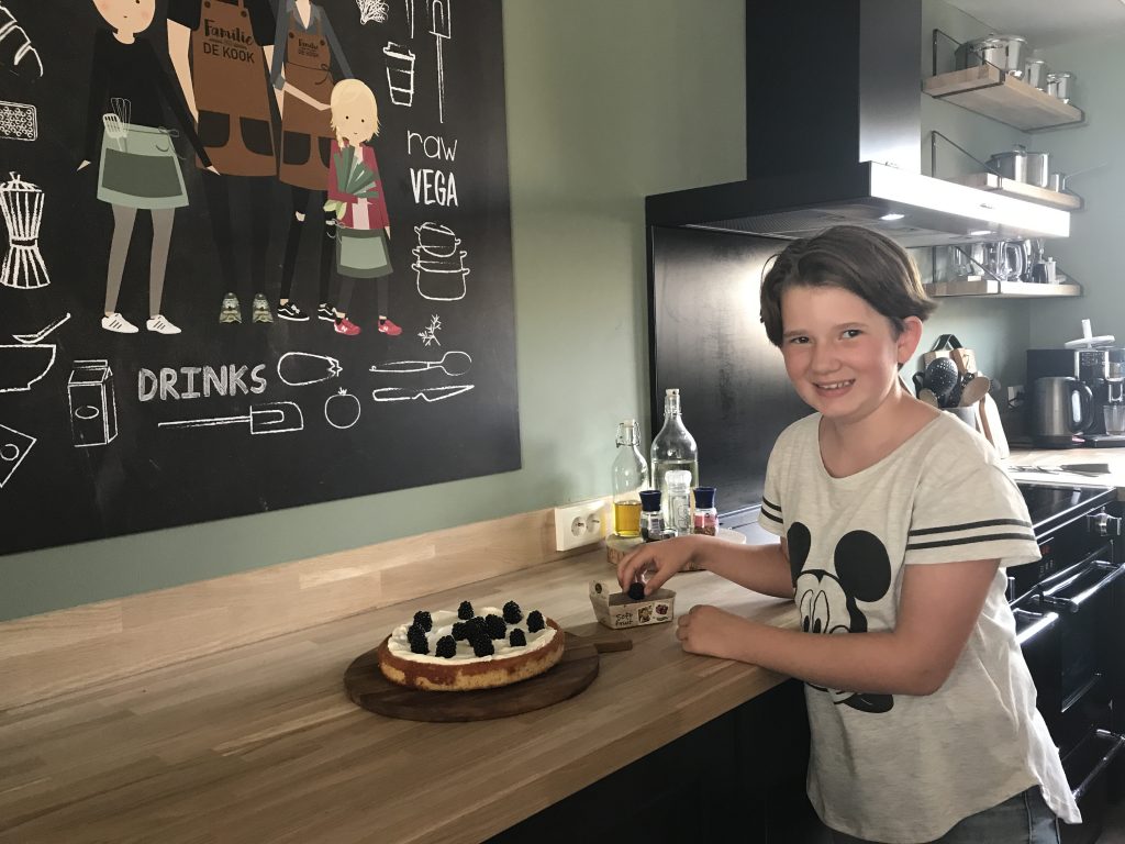 Citroentaart met frisse mascarpone en bramen