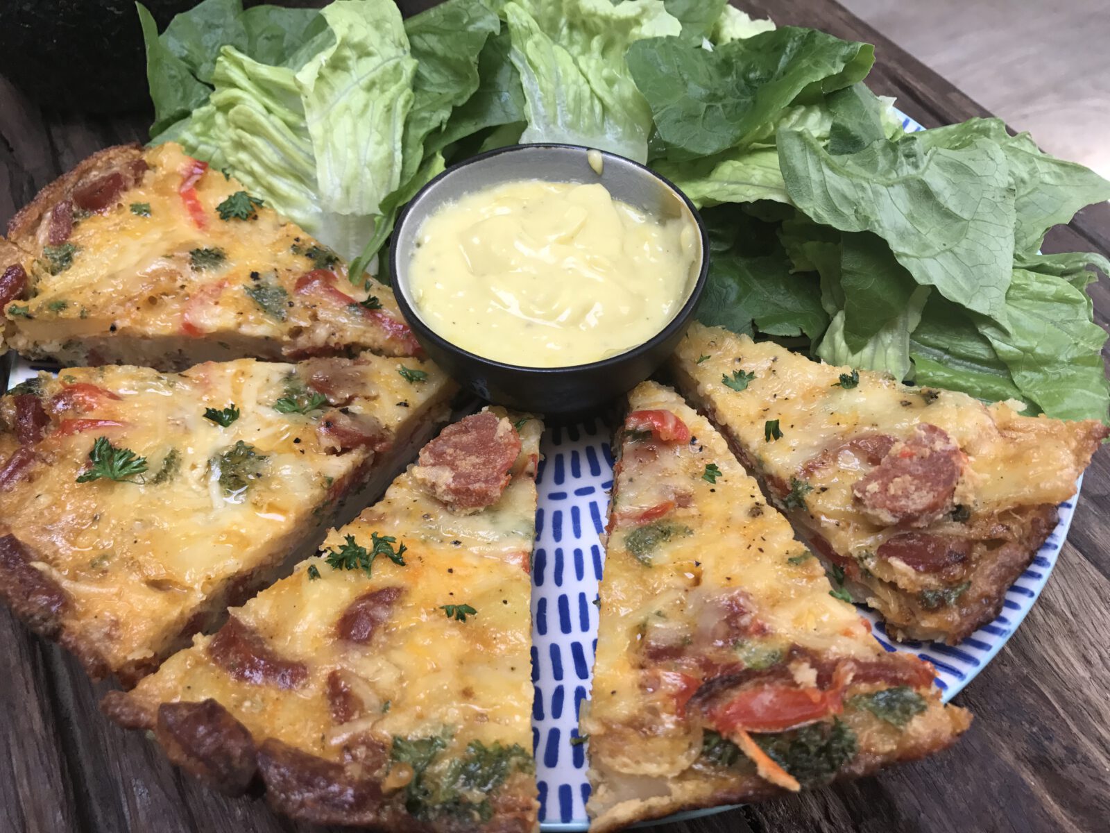 gegrilde groenten met aardappelen en kip uit de oven