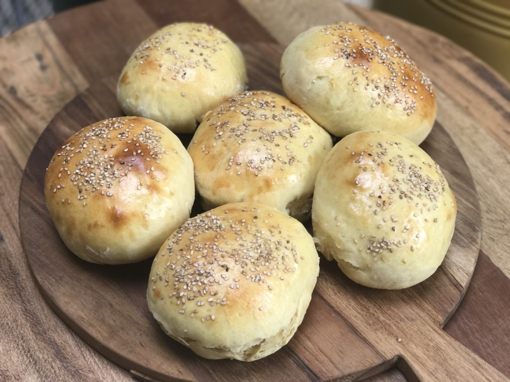 Basisrecept: zelf hamburger "brioche" broodjes maken