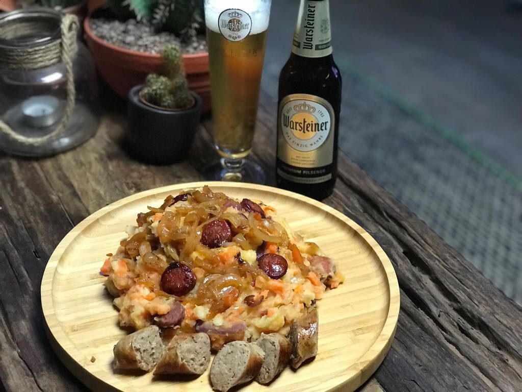 Hutspot 2.0 met gekarameliseerde uien en chorizo