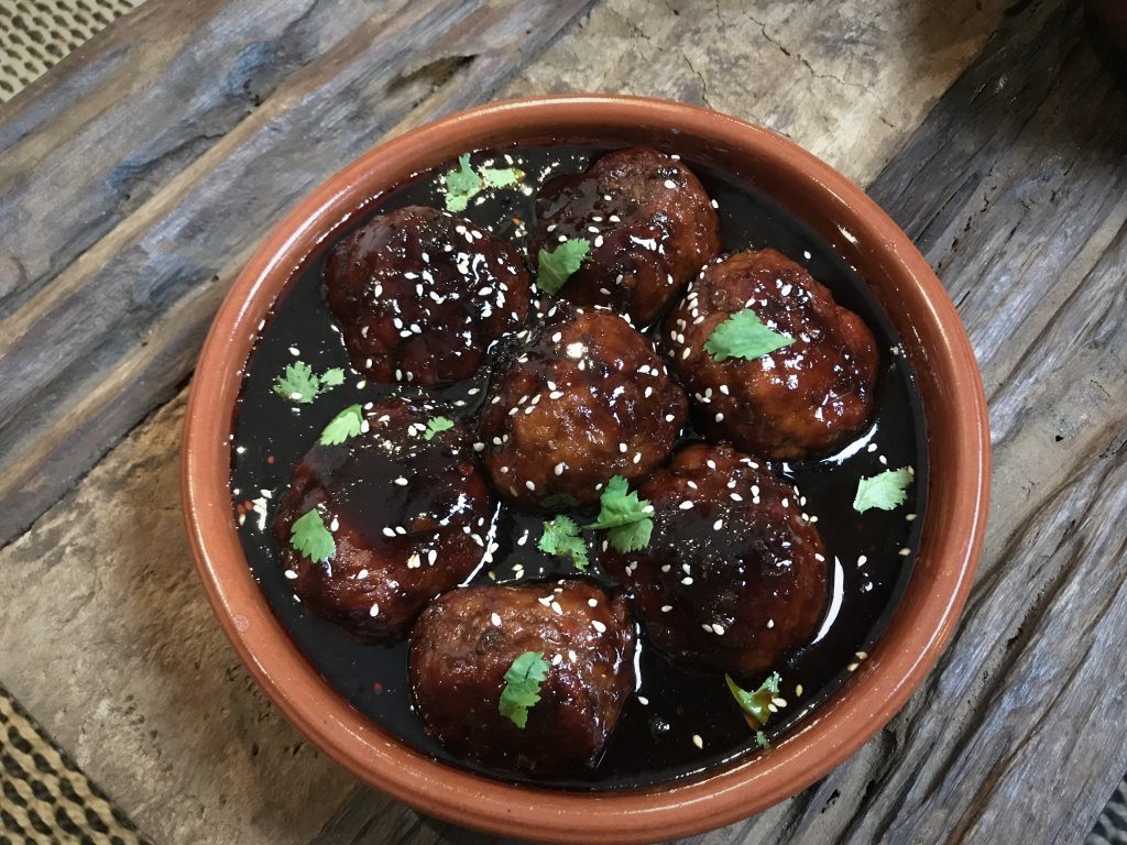 Sticky meatballs: zoet-pittige kleverige gehaktballen