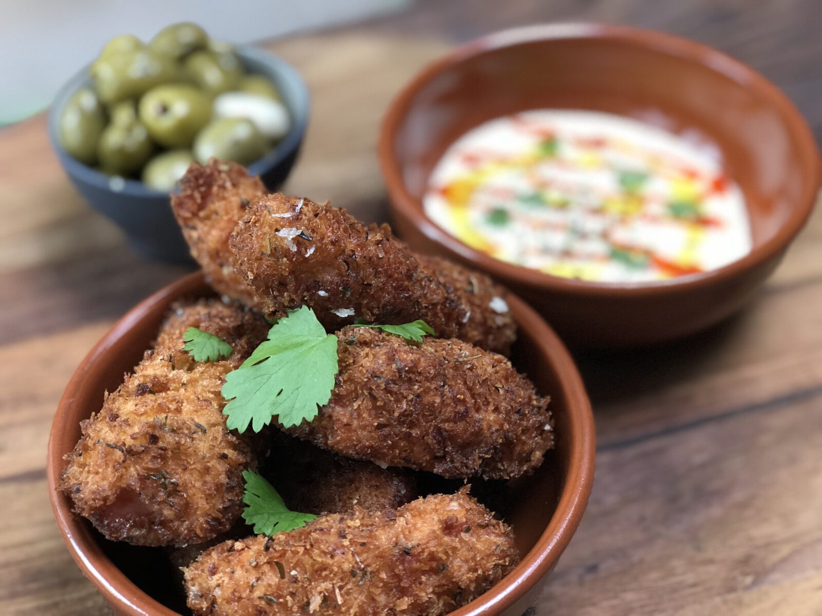 gefrituurde mozzarella met spek omwikkeld