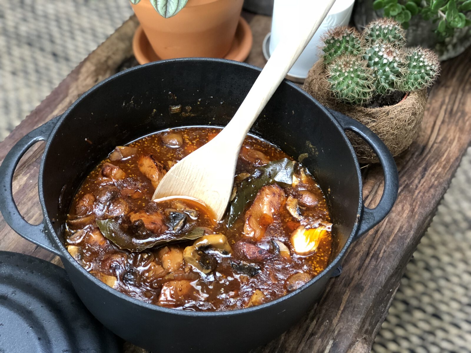 kip in bier gestoofd