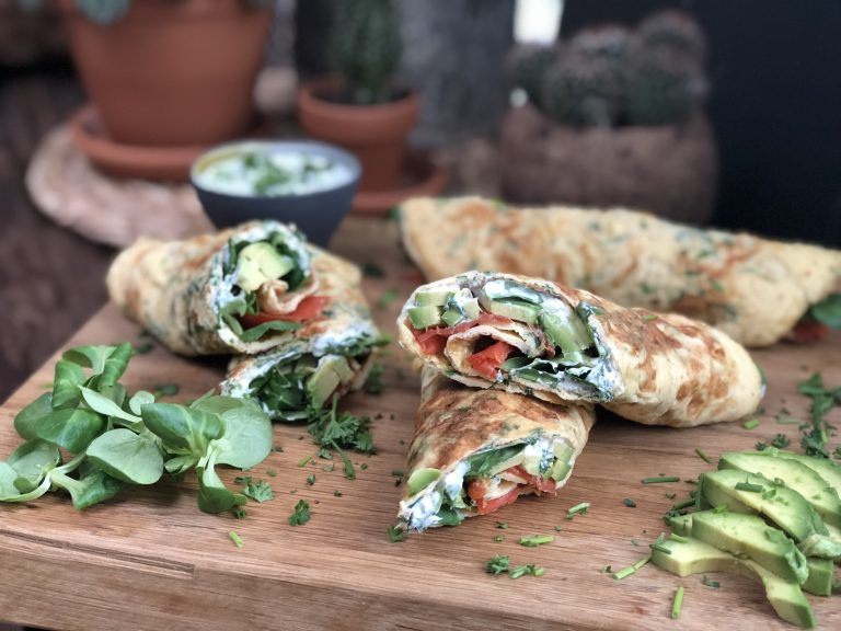 Omelet wraps met gerookte zalm en kruidenroomkaas