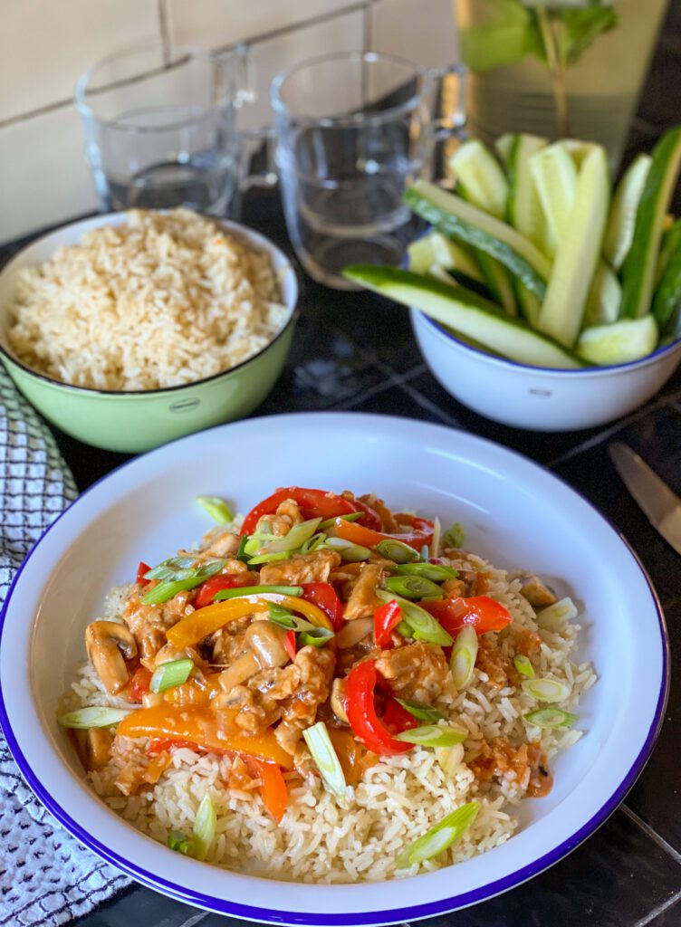 kip in zoetzure saus