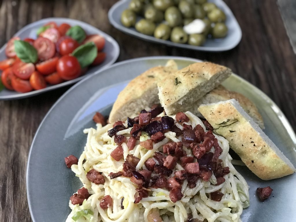 pasta met prei, roomsaus en spek
