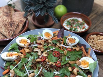 Thaise salade met kipgehakt en groenten