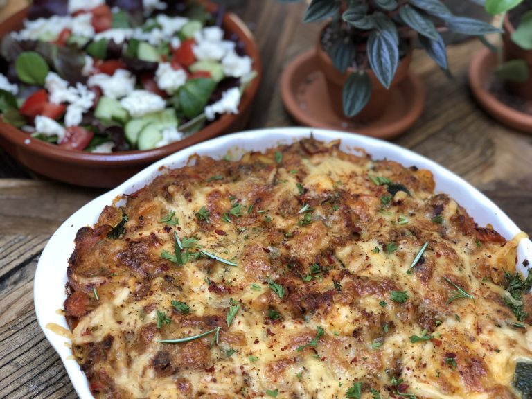 aardappel ovenschotel met tonijn, courgette en tomaat