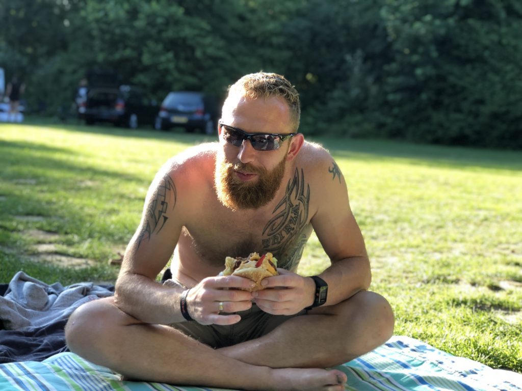 bbq picknick Familie over de Kook met Mobicool