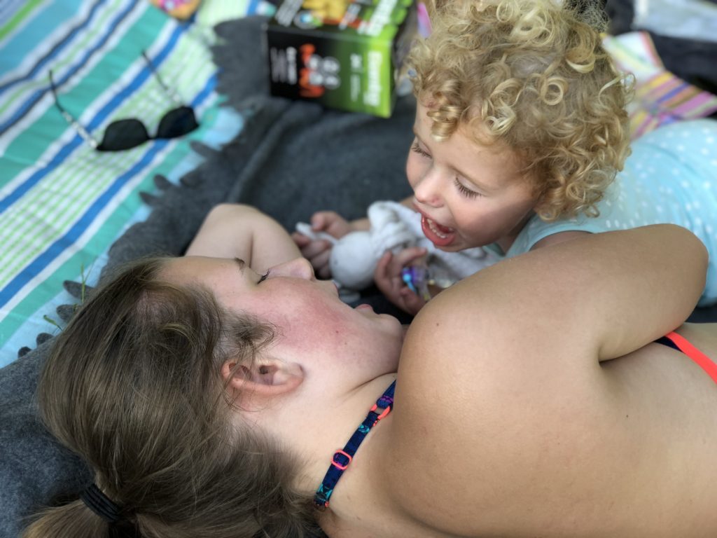 bbq picknick Familie over de Kook met Mobicool