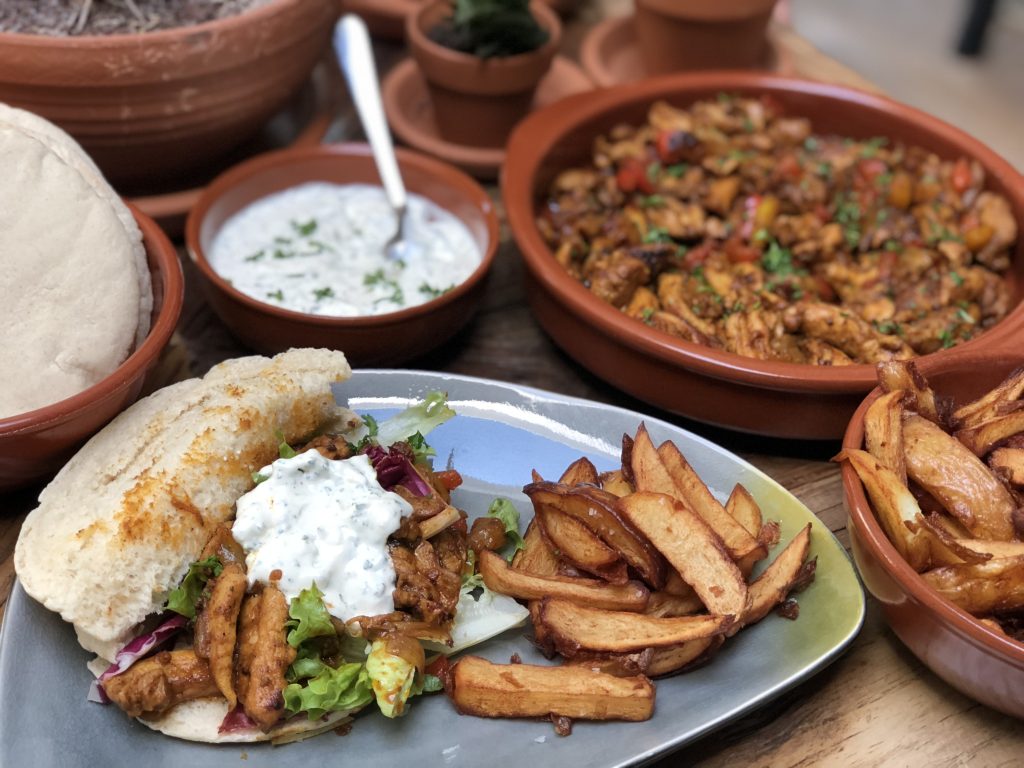 recept zelf knoflooksaus maken voor bij een broodje kipshoarma