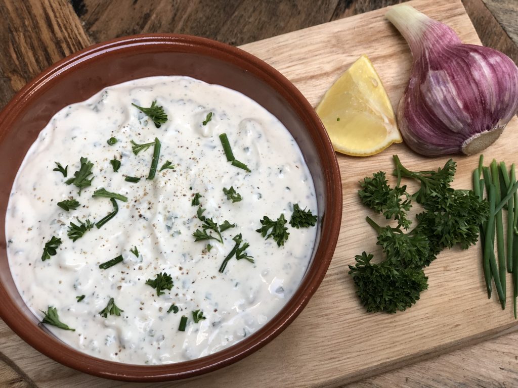 recept zelf knoflooksaus maken