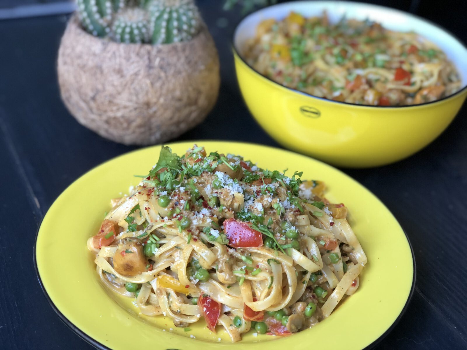 bami met kruidige roomsaus en groenten