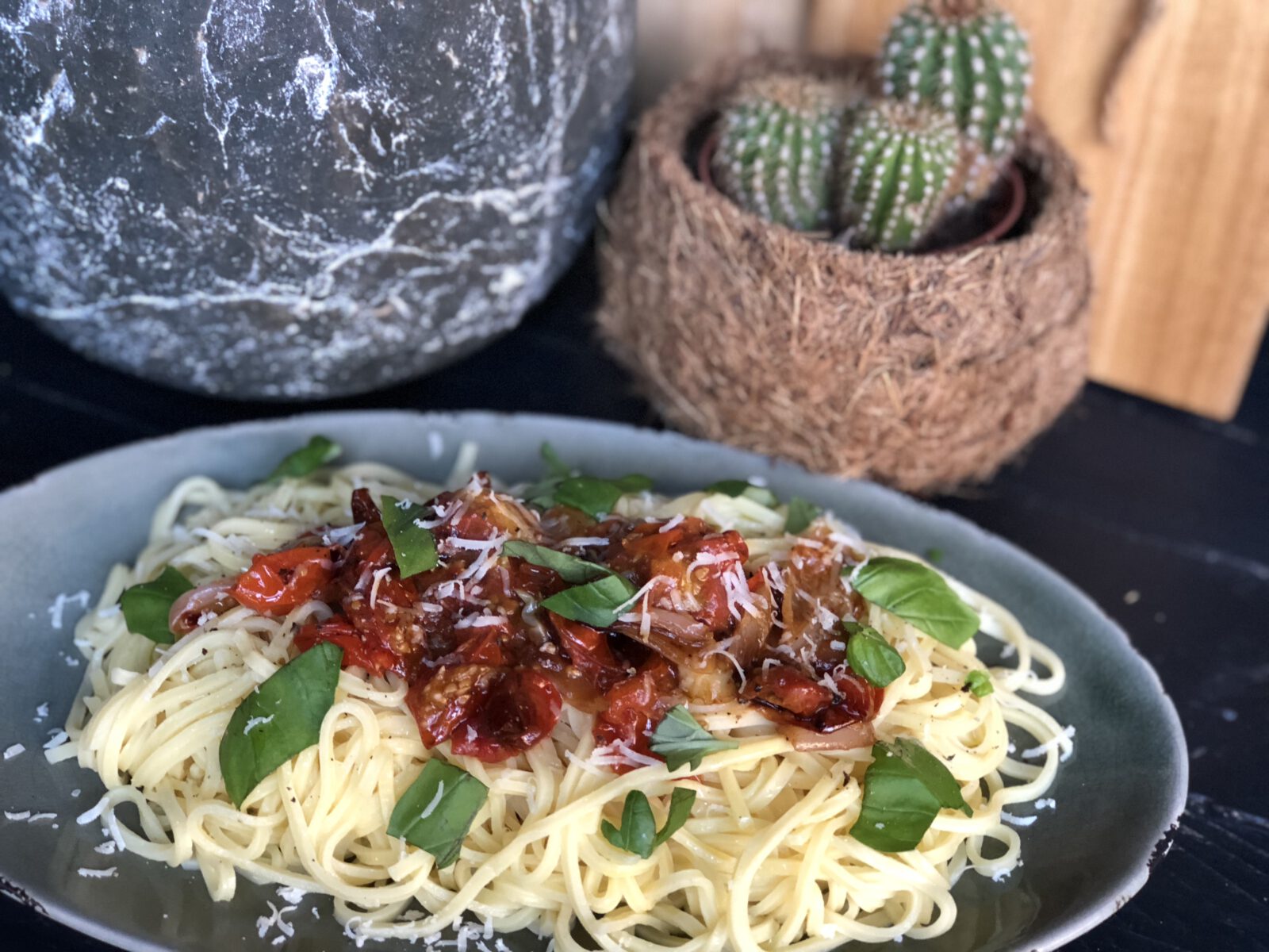 pasta met geroosterde tomaten uit de oven