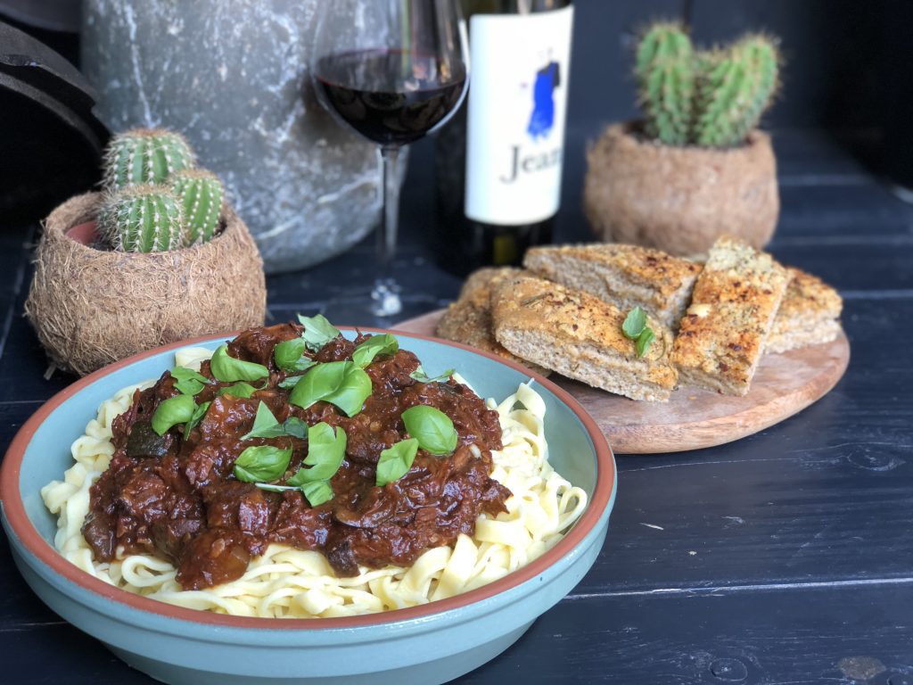 recept Italiaanse stoofschotel met sukade en rode wijn van de bbq als pastasaus gemaakt