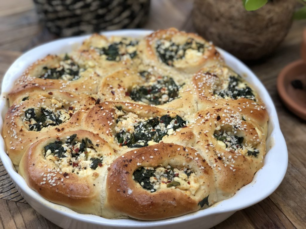 recept zachte gevulde broodjes met spinazie en fetakaas