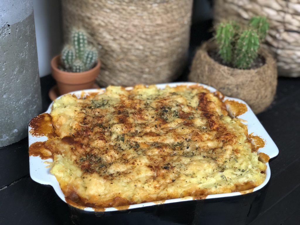 recept ovenschotel met prei, paprika, pittig gehakt, kaas en aardappelpuree