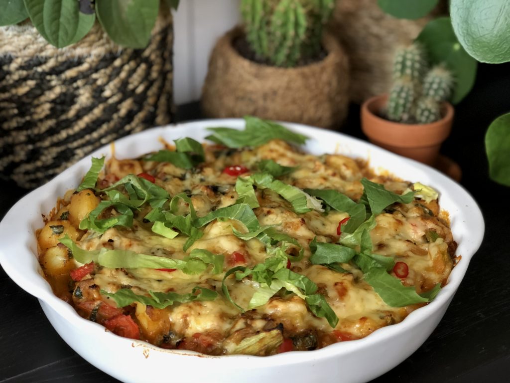 recept ovenschotel met krieltjes, andijvie, gekruid gehakt, spek en kaas