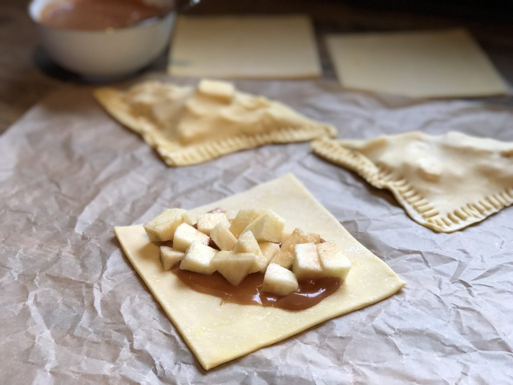 recept zelf appelflappen met salted caramel maken