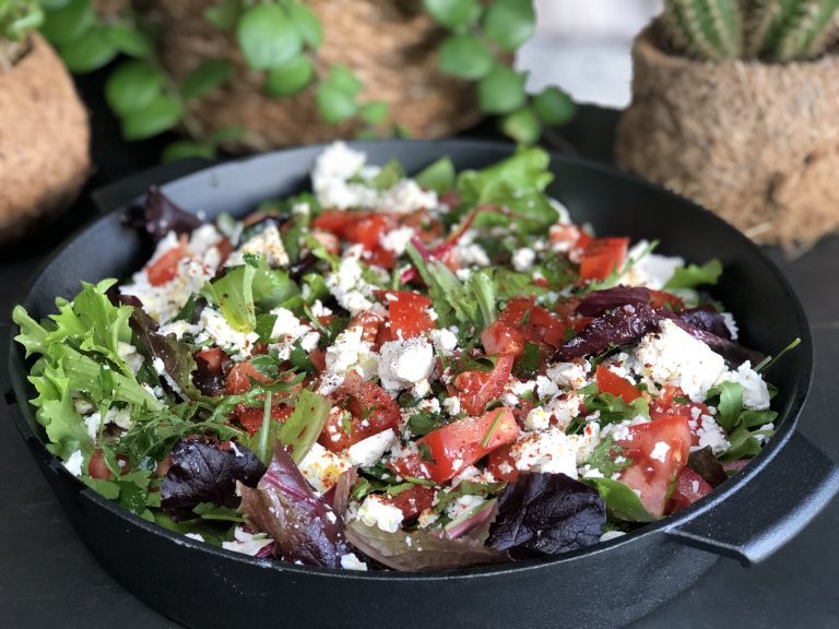 salade met tomaat en fetakaas