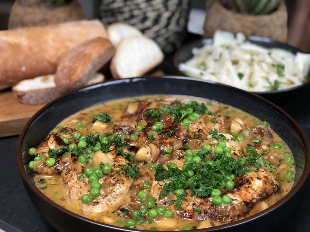 Recept kip in kruidige champignonroomsaus met pasta en ciabatta