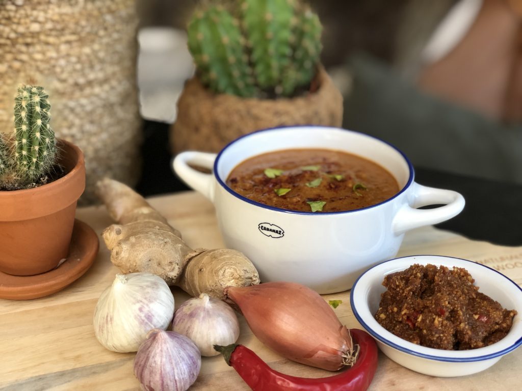 recept pittige Surinaamse pindasaus maken met pinda's ipv pindakaas