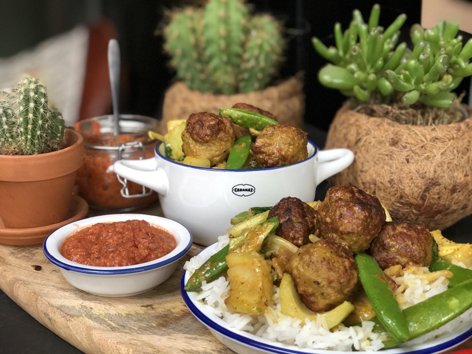Thaise gehaktballetjes in rode currysaus