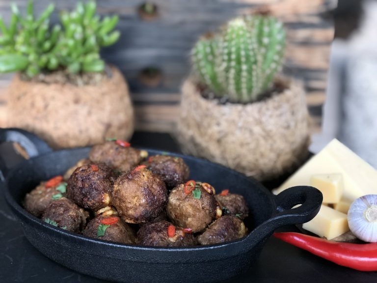pittige gehaktballetjes met kaas