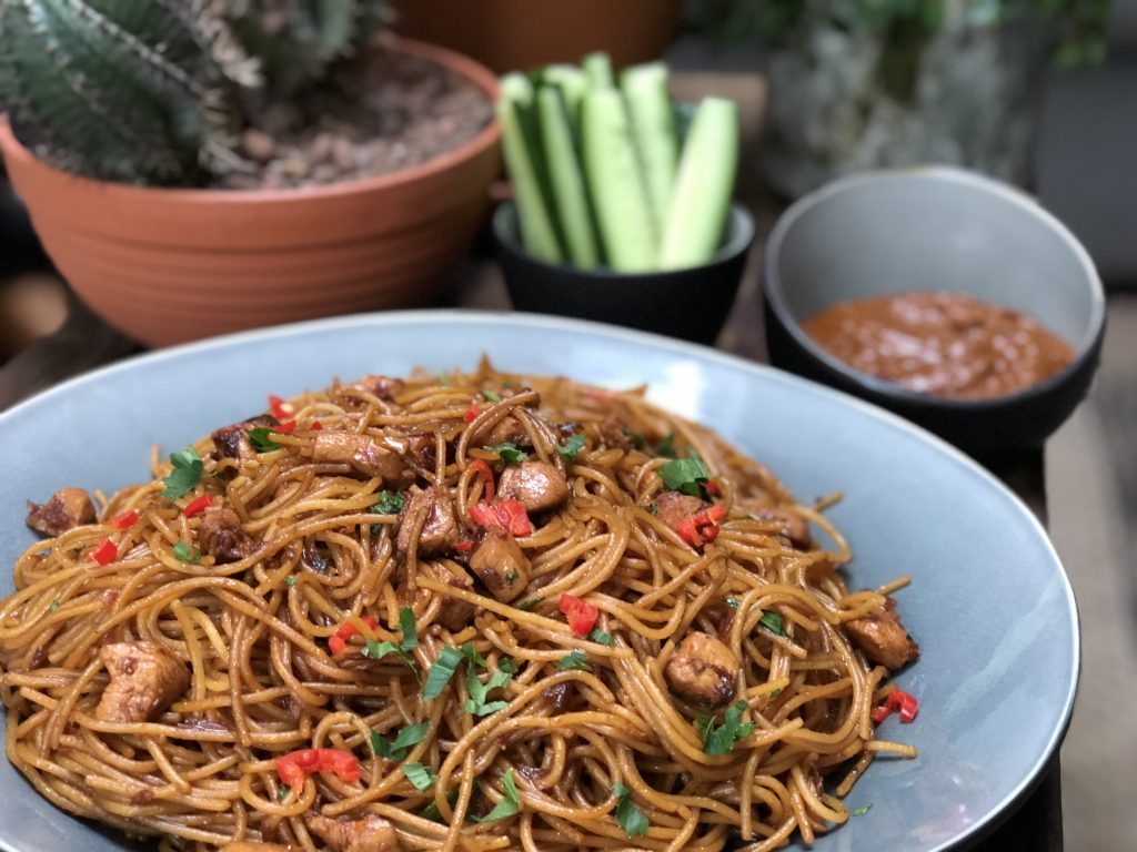 recept Surinaamse kipsaté en Surinaamse bami maken