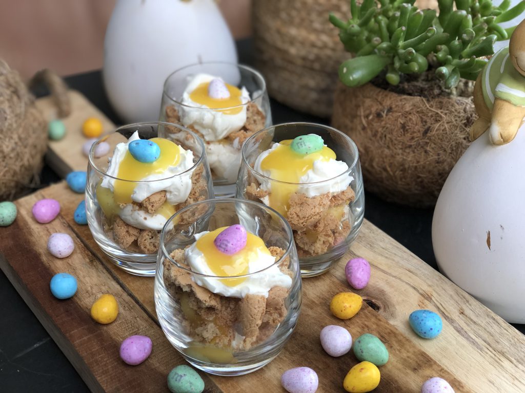 recept snelle en simpele trifle met amaretti, mascarpone en lemon curd. Super leuk paas dessert / toetje