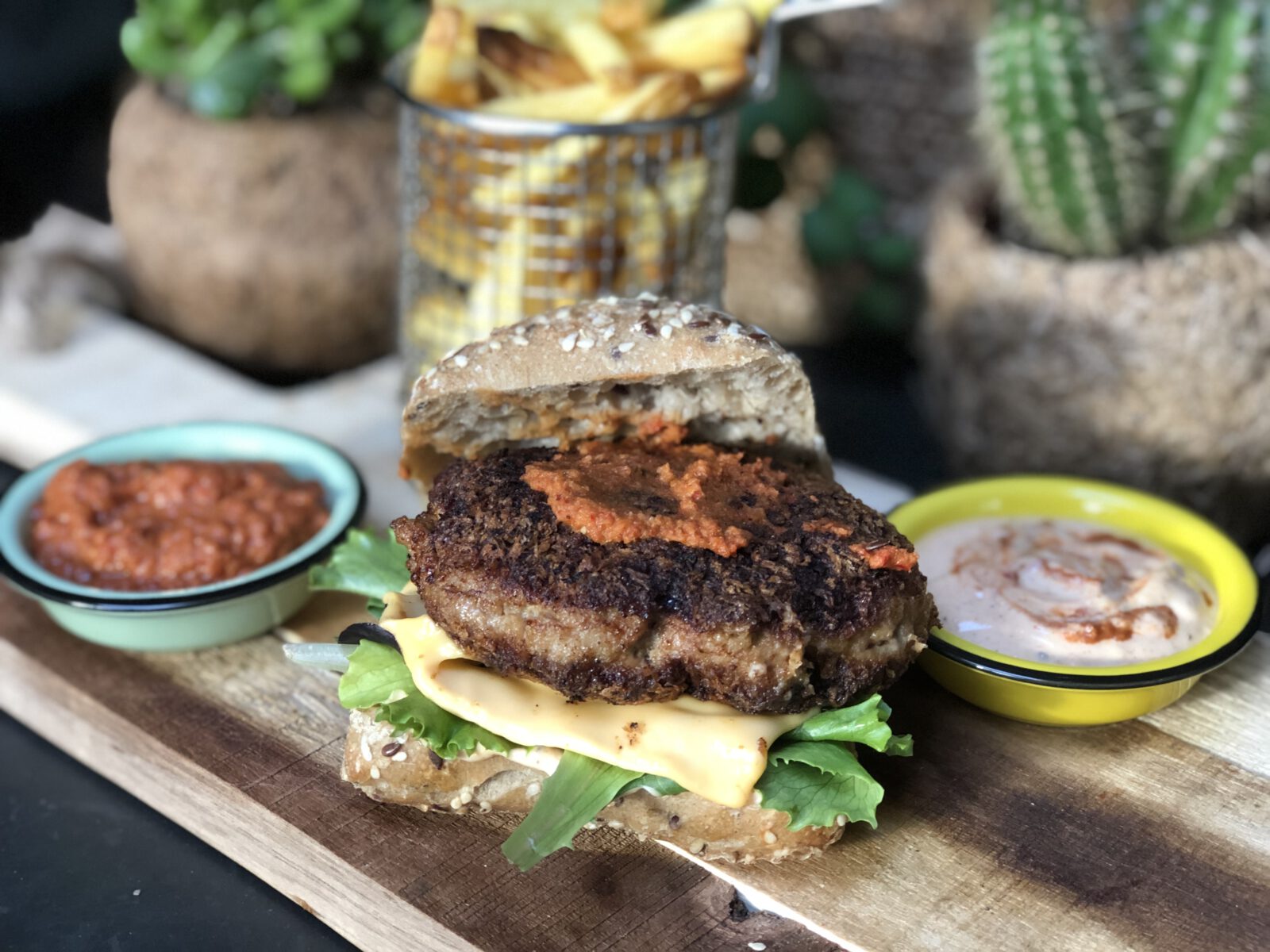Thaise burger met pittige rode currymayonaise