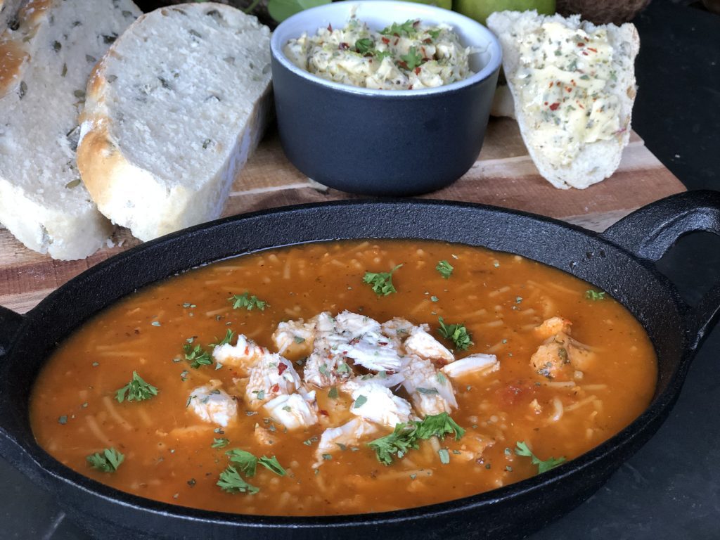 recept tomatensoep maken met geroosterde tomaten, uien, knoflook en specerijen.