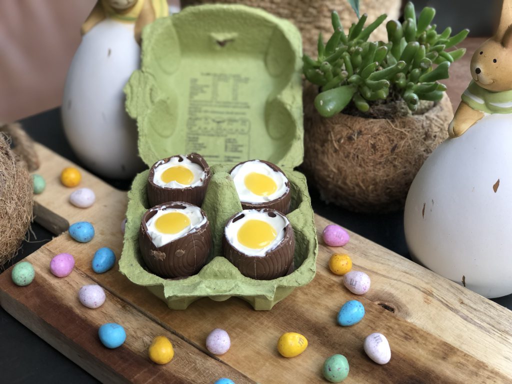 recept gevulde chocolade paaseieren met mascarpone en lemon curd. Ook lekker met advocaat