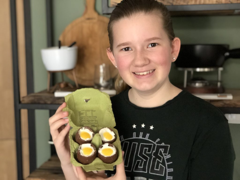 recept gevulde chocolade paaseieren met mascarpone en lemon curd. Ook lekker met advocaat