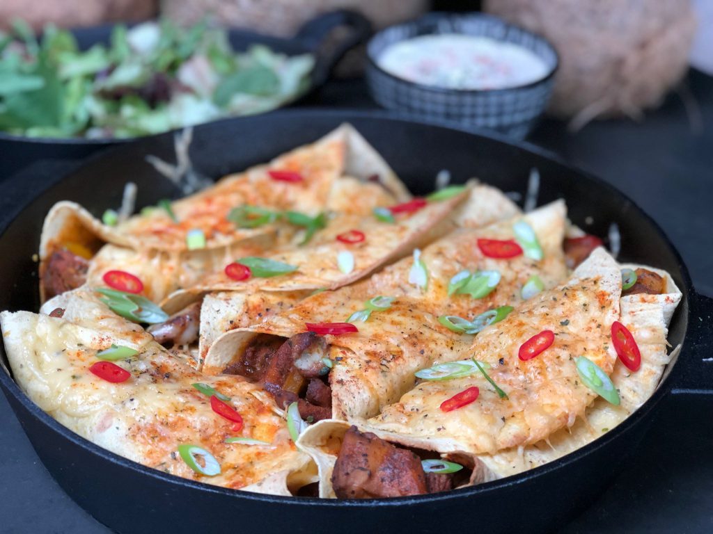 Mexicaanse burrito's met Mexicaanse dipsaus