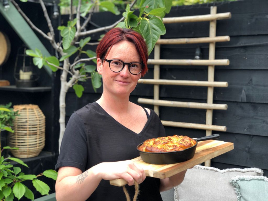 croissantdeeg gevuld met pittige tonijn 