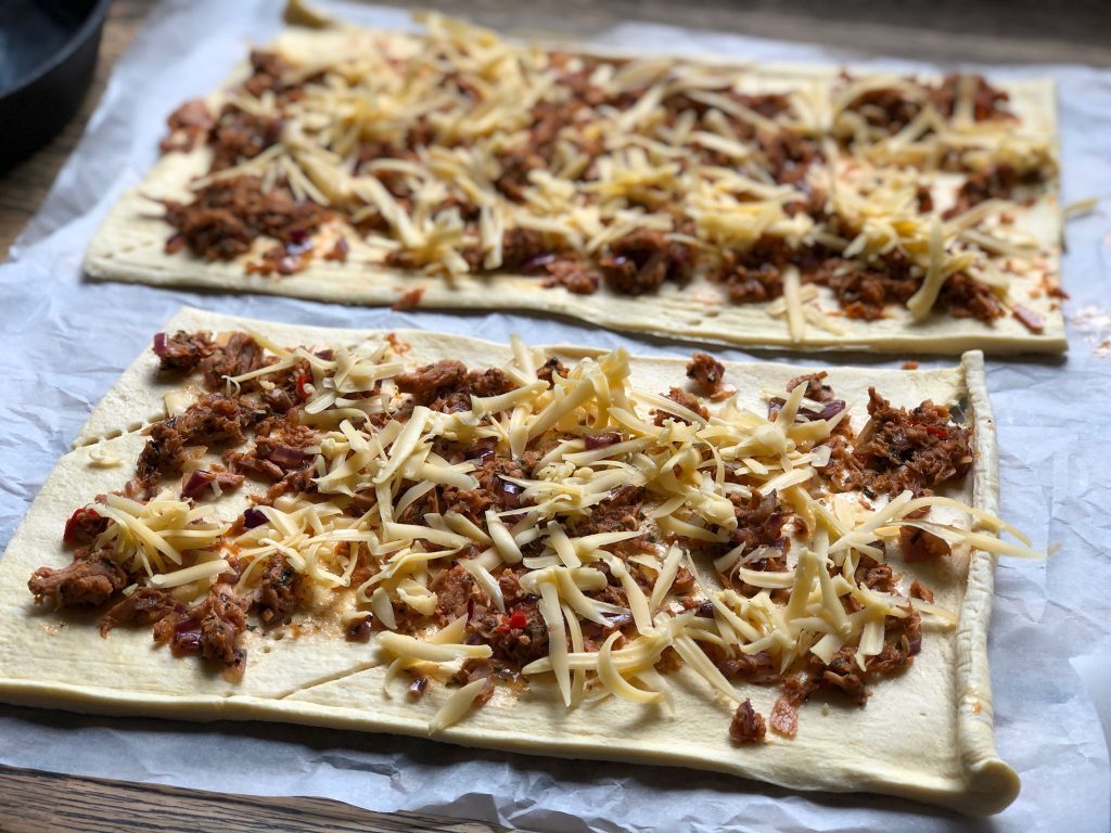 croissantdeeg gevuld met pittige tonijn