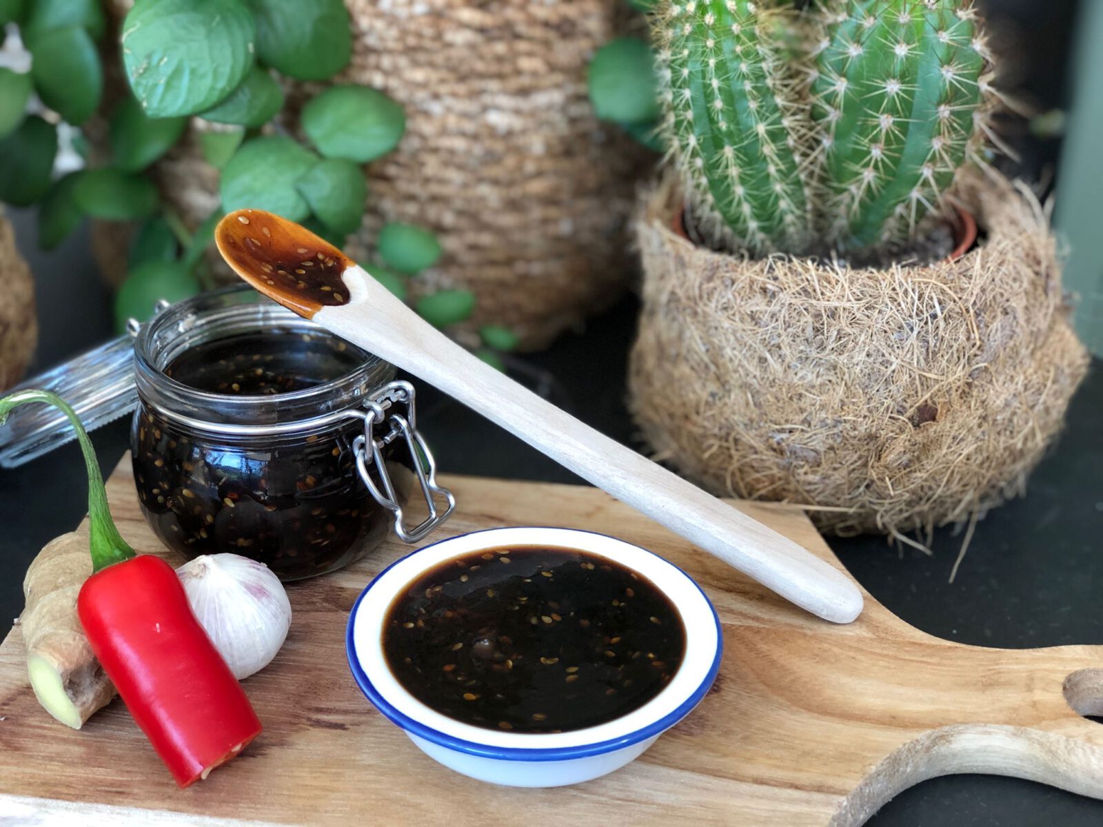 Zelfgemaakte pittige teriyaki saus