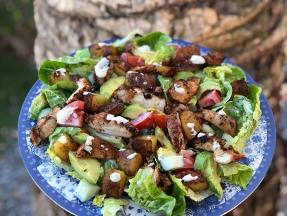 zomer salade met kruidige kip