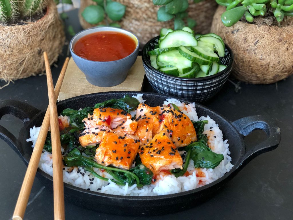 recept Aziatische zalm met chilisaus, spinazie en rijst