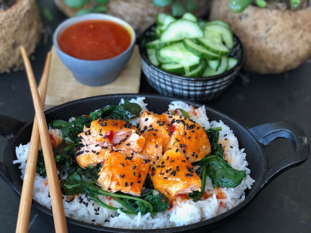 recept Aziatische zalm met chilisaus, spinazie en rijst