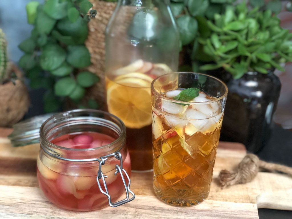 zelfgemaakte perzik ijsthee