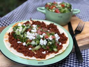 gezonde Turkse pizza met gehakt en fetakaas