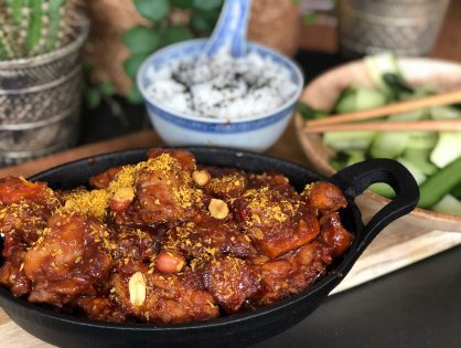 pittige Indische kip met seroendeng