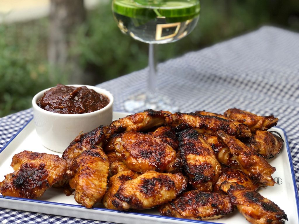 Indische kippenvleugels van de bbq: ajam ketjap